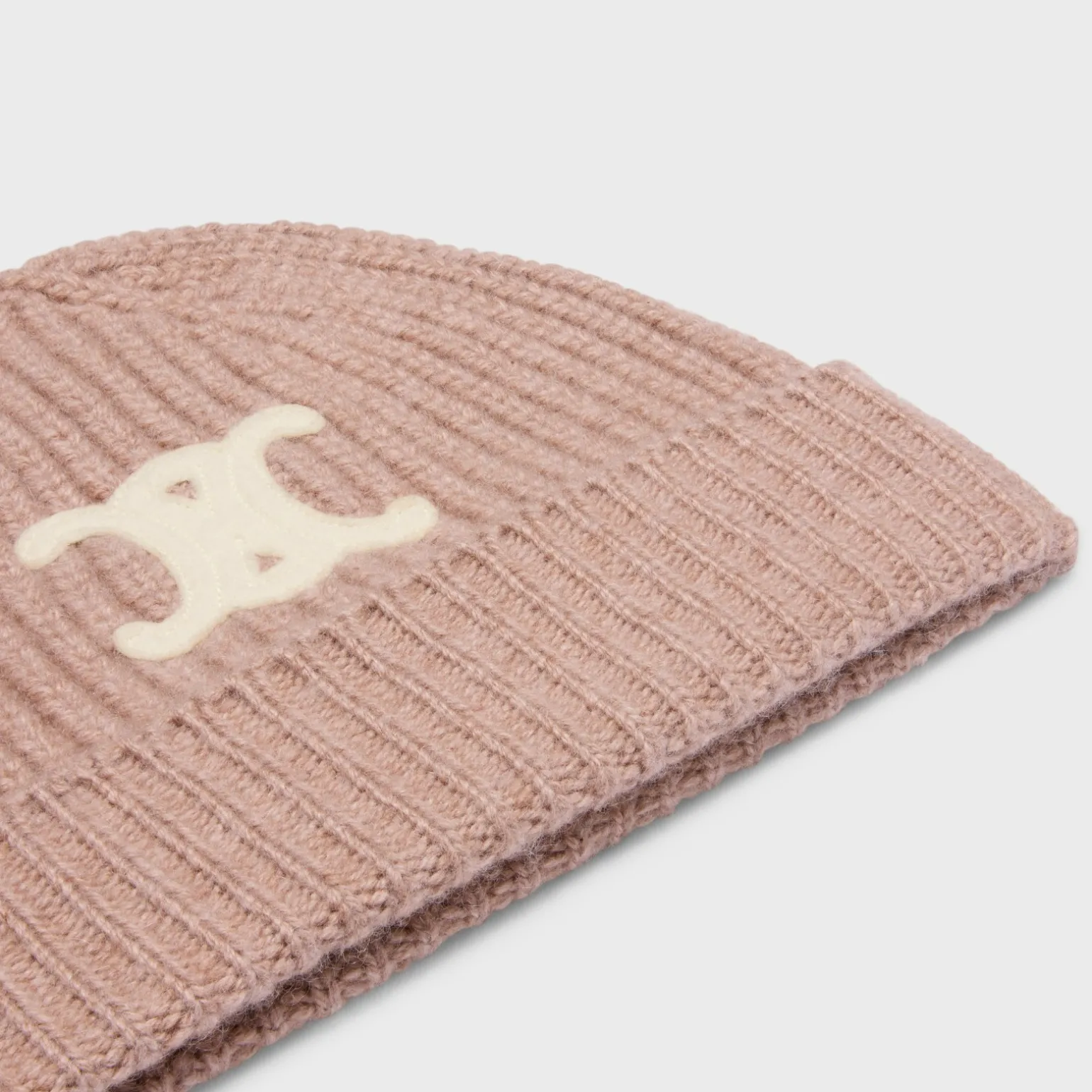 triomphe beanie in seamless cashmere